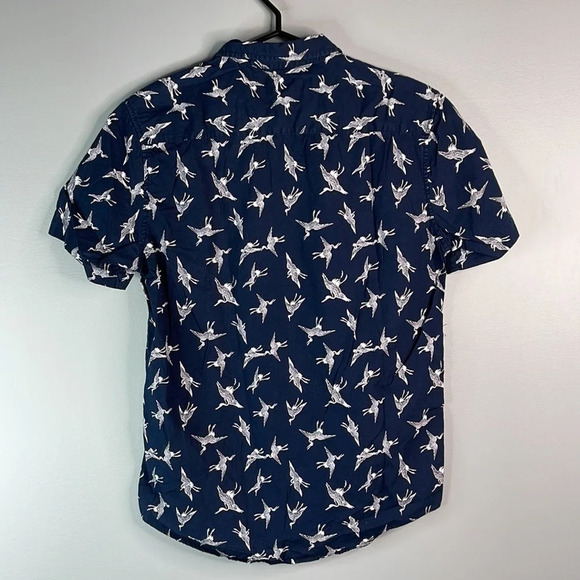 FOREVER 21 Mens Crane Print Shirt Navy Blue Short Sleeve Button Down Hawaiian S - Picture 5 of 9